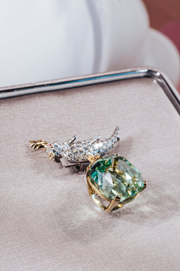 Tiffany Co., украшения из коллекции Blue Book</p>
<p>Фото: Tiffany Co., украшения из коллекции Blue Book</p>
<p>Фото: Tiffany Co., украшения из коллекции Blue Book</p><div class='ai-viewports ai-viewport-1 ai-insert-19-68904195' style='margin: 8px 0; clear: both;' data-insertion-position='prepend' data-selector='.ai-insert-19-68904195' data-insertion-no-dbg data-code='PGRpdiBjbGFzcz0nY29kZS1ibG9jayBjb2RlLWJsb2NrLTE5IGFpLWxpc3QtYmxvY2snIHN0eWxlPSdtYXJnaW46IDhweCAwOyBjbGVhcjogYm90aDsnPgoKPGRpdiBjbGFzcz0nYWktZHluYW1pYyBhaS1saXN0LWRhdGEnIHJlZmVyZXItbGlzdD0nSXc9PScgcmVmZXJlci1saXN0LXR5cGU9J0InIGRhdGEtY29kZT0nUENFdExVUmZVRzl6ZERNdExUNEtQR1JwZGlCcFpEMGlZV1JtYjNoZk1UWTJPRFl5T1RZek5EVXhNRE0xTURjM0lqNDhMMlJwZGo0S1BITmpjbWx3ZEQ1M2FXNWtiM2N1V1dFdVlXUm1iM2hEYjJSbExtaGlRMkZzYkdKaFkydHpMbkIxYzJnb1puVnVZM1JwYjI0b0tTQjdDaUFnSUNCamIyNXpkQ0J5WVc1a2IyMUpiblFnUFNCTllYUm9MbVpzYjI5eUtFMWhkR2d1Y21GdVpHOXRLQ2tnS2lBeE1EQXdNREFwT3dvZ0lDQWdZMjl1YzNRZ1pHbDJVbUZ1Wkc5dFNXNTBJRDBnSW5KamIyeGZNU0lnS3lCeVlXNWtiMjFKYm5RN0NpQWdJQ0JrYjJOMWJXVnVkQzVuWlhSRmJHVnRaVzUwUW5sSlpDZ25ZV1JtYjNoZk1UWTJPRFl5T1RZek5EVXhNRE0xTURjM0p5a3VhV1FnUFNCa2FYWlNZVzVrYjIxSmJuUTdDaUFnSUNCM2FXNWtiM2N1V1dFdWFHVmhaR1Z5UW1sa1pHbHVaeTV3ZFhOb1FXUlZibWwwY3loYkNpQWdJQ0FnSUNBZ2V3b2dJQ0FnSUNBZ0lDQWdZMjlrWlRvZ1pHbDJVbUZ1Wkc5dFNXNTBMQW9nSUNBZ0lDQWdJQ0FnYzJsNlpYTTZJRnRiTXpBd0xESTFNRjBzV3pNek5pd3lPREJkTEZzek1qQXNNalV3WFN4Yk16SXdMREkzTUYwc1d6TXdNQ3d6TURCZExGc3pORE1zTXpBMlhTeGJOakF3TERNek1GMHNXek13TUN3eU1EQmRMRnN6TWpBc016QXdYU3hiTXpJd0xESTRNRjBzV3pNek5pd3lOVEJkTEZzek1EQXNNamd3WFN4Yk5UZ3dMRFF3TUYwc1d6WXdNQ3d6T0RCZExGczJNREFzTlRBd1hTeGJOakl3TERJME1GMHNXelkwTUN3ek5qQmRMRnMyTmpBc01qVXdYU3hiTmpRd0xESTFNRjBzV3pNMU1Dd3pNVEJkTEZzMk5EQXNNekF3WFN4Yk5qTXdMREU0TUYxZExBb2dJQ0FnSUNBZ0lDQWdZbWxrY3pvZ1d3b2dJQ0FnSUNBZ0lDQWdJQ0I3SUNKaWFXUmtaWElpT2lBaWJYbFVZWEpuWlhRaUxDQWljR0Z5WVcxeklqb2dleUFpY0d4aFkyVnRaVzUwU1dRaU9pQWlNVEUxTWpjd09TSWdmU0I5TEFvSkNRbDdJQ0ppYVdSa1pYSWlPaUFpWW1WMGQyVmxia1JwWjJsMFlXd2lMQ0FpY0dGeVlXMXpJam9nZXlBaWNHeGhZMlZ0Wlc1MFNXUWlPaUFpTkRZeE56SXdNQ0lnZlNCOUxBb2dJQ0FnSUNBZ0lDQWdJQ0I3SUNKaWFXUmtaWElpT2lBaWMyRndaU0lzSUNKd1lYSmhiWE1pT2lCN0lDSndiR0ZqWlcxbGJuUkpaQ0k2SUNJM09UUXlOVE1pSUgwZ2ZTd0tDUWtKZXlBaVltbGtaR1Z5SWpvZ0ltSjFlbnB2YjJ4aElpd2dJbkJoY21GdGN5STZJSHNnSW5Cc1lXTmxiV1Z1ZEVsa0lqb2dJakV5TkRBek56Y2lJSDBnZlN3SkNpQWdJQ0FnSUNBZ0lDQmRDaUFnSUNBZ0lDQWdmUW9nSUNBZ1hTazdDaUFnSUNCM2FXNWtiM2N1ZVdGRGIyNTBaWGgwUTJJdWNIVnphQ2htZFc1amRHbHZiaWdwSUhzS0lDQWdJQ0FnSUNCM2FXNWtiM2N1V1dFdVlXUm1iM2hEYjJSbExtTnlaV0YwWlNnS0lDQWdJQ0FnSUNBZ0lDQWdld29nSUNBZ0lDQWdJQ0FnSUNBZ0lDQnZkMjVsY2tsa09pQXlPREl5TURjc0NpQWdJQ0FnSUNBZ0lDQWdJQ0FnSUdOdmJuUmhhVzVsY2tsa09pQmthWFpTWVc1a2IyMUpiblFzQ2lBZ0lDQWdJQ0FnSUNBZ0lDQWdJSEJoY21GdGN6b2dleUJ3TVRvZ0oyTjNhVzluSnl3Z2NESTZJQ2RvWm1Oakp5QjlMQW9nSUNBZ0lDQWdJQ0FnSUNBZ0lDQnNZWHA1VEc5aFpEb2dleUJtWlhSamFFMWhjbWRwYmpvZ01qQXdMQ0J0YjJKcGJHVlRZMkZzYVc1bk9pQXhJSDBzQ2lBZ0lDQWdJQ0FnSUNCOUNpQWdJQ0FnSUNBZ0tUc0tJQ0FnSUgwcE93cDlLVHNLUEM5elkzSnBjSFErJz48L2Rpdj4KPC9kaXY+Cg==' data-block='19'></div>
<p>Фото: Tiffany Co., украшения из коллекции Blue Book</p>
<p>Фото: Tiffany Co., украшения из коллекции Jean Schlumberger for Tiffany</p><div class='ai-viewports ai-viewport-2 ai-viewport-3 ai-insert-5-86338228' style='margin: 8px 0; clear: both;' data-insertion-position='prepend' data-selector='.ai-insert-5-86338228' data-insertion-no-dbg data-code='PGRpdiBjbGFzcz0nY29kZS1ibG9jayBjb2RlLWJsb2NrLTUgYWktbGlzdC1ibG9jaycgc3R5bGU9J21hcmdpbjogOHB4IDA7IGNsZWFyOiBib3RoOyc+Cgo8ZGl2IGNsYXNzPSdhaS1keW5hbWljIGFpLWxpc3QtZGF0YScgcmVmZXJlci1saXN0PSdJdz09JyByZWZlcmVyLWxpc3QtdHlwZT0nQicgZGF0YS1jb2RlPSdQQ0V0TFUxZlVHOXpkRFV0TFQ0S1BHUnBkaUJwWkQwaVlXUm1iM2hmTVRZNE5USTRPRFl3TXprME5UazRNRFEwSWo0OEwyUnBkajRLUEhOamNtbHdkRDUzYVc1a2IzY3VXV0V1WVdSbWIzaERiMlJsTG1oaVEyRnNiR0poWTJ0ekxuQjFjMmdvWm5WdVkzUnBiMjRvS1NCN0NpQWdJQ0JqYjI1emRDQnlZVzVrYjIxSmJuUWdQU0JOWVhSb0xtWnNiMjl5S0UxaGRHZ3VjbUZ1Wkc5dEtDa2dLaUF4TURBd01EQXBPd29nSUNBZ1kyOXVjM1FnWkdsMlVtRnVaRzl0U1c1MElEMGdJbkpqYjJ4Zk1TSWdLeUJ5WVc1a2IyMUpiblE3Q2lBZ0lDQmtiMk4xYldWdWRDNW5aWFJGYkdWdFpXNTBRbmxKWkNnbllXUm1iM2hmTVRZNE5USTRPRFl3TXprME5UazRNRFEwSnlrdWFXUWdQU0JrYVhaU1lXNWtiMjFKYm5RN0NpQWdJQ0IzYVc1a2IzY3VXV0V1YUdWaFpHVnlRbWxrWkdsdVp5NXdkWE5vUVdSVmJtbDBjeWhiQ2lBZ0lDQWdJQ0FnZXdvZ0lDQWdJQ0FnSUNBZ1kyOWtaVG9nWkdsMlVtRnVaRzl0U1c1MExBb2dJQ0FnSUNBZ0lDQWdjMmw2WlhNNklGdGJNekF3TERJMU1GMHNXek16Tml3eU9EQmRMRnN6TWpBc01qVXdYU3hiTXpJd0xESTNNRjBzV3pNd01Dd3pNREJkTEZzek1EQXNNakF3WFN4Yk1qUXdMRFF3TUYwc1d6TXlNQ3d6TURCZExGc3pNakFzTWpnd1hTeGJNek0yTERJMU1GMHNXek13TUN3eU9EQmRYU3dLSUNBZ0lDQWdJQ0FnSUdOdlpHVlVlWEJsT2lBblkyOXRZbThuTENBZ0lDQWdJQ0FnSUNBS0lDQWdJQ0FnSUNBZ0lHSnBaSE02SUZzS0lDQWdJQ0FnSUNBZ0lDQWdleUFpWW1sa1pHVnlJam9nSW0xNVZHRnlaMlYwSWl3Z0luQmhjbUZ0Y3lJNklIc2dJbkJzWVdObGJXVnVkRWxrSWpvZ0lqRXlPVEF6TlRjaUlIMGdmU3dLSUNBZ0lDQWdJQ0FnSUNBZ2V5QWlZbWxrWkdWeUlqb2dJbk5oY0dVaUxDQWljR0Z5WVcxeklqb2dleUFpY0d4aFkyVnRaVzUwU1dRaU9pQWlPRFE0TmpRMklpQjlJSDBzQ1FvZ0lDQWdJQ0FnSUNBZ0lDQjdJQ0ppYVdSa1pYSWlPaUFpWW5WNmVtOXZiR0VpTENBaWNHRnlZVzF6SWpvZ2V5QWljR3hoWTJWdFpXNTBTV1FpT2lBaU1USTBPRFl6TnlJZ2ZTQjlMQW9nSUNBZ0lDQWdJQ0FnSUNCN0lDSmlhV1JrWlhJaU9pQWlZbVYwZDJWbGJrUnBaMmwwWVd3aUxDQWljR0Z5WVcxeklqb2dleUFpY0d4aFkyVnRaVzUwU1dRaU9pQWlORGN3TmpneU1TSWdmU0I5TEFrSkNpQWdJQ0FnSUNBZ0lDQmRDaUFnSUNBZ0lDQWdmUW9nSUNBZ1hTazdDaUFnSUNCM2FXNWtiM2N1ZVdGRGIyNTBaWGgwUTJJdWNIVnphQ2htZFc1amRHbHZiaWdwSUhzS0lDQWdJQ0FnSUNCM2FXNWtiM2N1V1dFdVlXUm1iM2hEYjJSbExtTnlaV0YwWlNnS0lDQWdJQ0FnSUNBZ0lDQWdld29nSUNBZ0lDQWdJQ0FnSUNBZ0lDQnZkMjVsY2tsa09pQXlPREl5TURjc0NpQWdJQ0FnSUNBZ0lDQWdJQ0FnSUdOdmJuUmhhVzVsY2tsa09pQmthWFpTWVc1a2IyMUpiblFzQ2lBZ0lDQWdJQ0FnSUNBZ0lDQWdJSEJoY21GdGN6b2dleUJ3TVRvZ0oyTjVhR2hsSnl3Z2NESTZJQ2RvWm1Oa0p5QjlMQW9nSUNBZ0lDQWdJQ0FnSUNBZ0lDQnNZWHA1VEc5aFpEb2dleUJtWlhSamFFMWhjbWRwYmpvZ01UQXdMQ0J0YjJKcGJHVlRZMkZzYVc1bk9pQXhJSDBzQ2lBZ0lDQWdJQ0FnSUNCOUNpQWdJQ0FnSUNBZ0tUc0tJQ0FnSUgwcE93cDlLVHNLUEM5elkzSnBjSFErJz48L2Rpdj4KPC9kaXY+Cg==' data-block='5'></div>
<p>Фото: Tiffany Co., украшения из коллекции Jean Schlumberger for Tiffany</p>
<p>Фото: Tiffany Co., украшения из коллекции Jean Schlumberger for Tiffany</p>
<p>Фото: Tiffany Co., украшения из коллекции Jean Schlumberger for Tiffany</p>
<p>Фото: Tiffany Co.</p>
<p>Производство колье c бриллиантом Empire заняло два года и было закончено как раз к поездке в Дубай, первой презентации дома на Ближнем Востоке. Ежегодную коллекцию высокого ювелирного искусства Tiffany Blue Book обычно презентуют на крупном гала-вечере в Нью-Йорке, на который слетаются гости со всех уголков мира. В этом году из-за ковидных ограничений компания решила устроить серию мероприятий в ключевых городах, и презентации Blue Book прошли в Шанхае (в апреле), Нью-Йорке (в сентябре) и Лос-Анжелесе (в октябре).</p>
<p>
Выйти из полноэкранного режима<br />
Развернуть на весь экран
</p>
<p><img decoding=