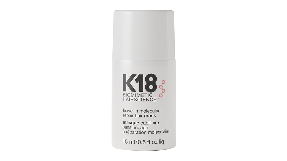 K18, маска для молекулярного восстановления волос. В ее составе – особый пептид, который устраняет повреждения волос, вызванные окрашиванием, химической обработкой, термическим воздействием за 4 минуты.