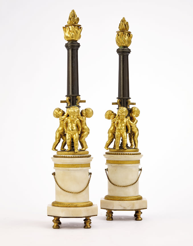 Пара канделябров в стиле Директории по эскизам Барнаби-Огюстена де Майи, 1800 год, патинированная бронза, чеканка, позолота и белый мрамор