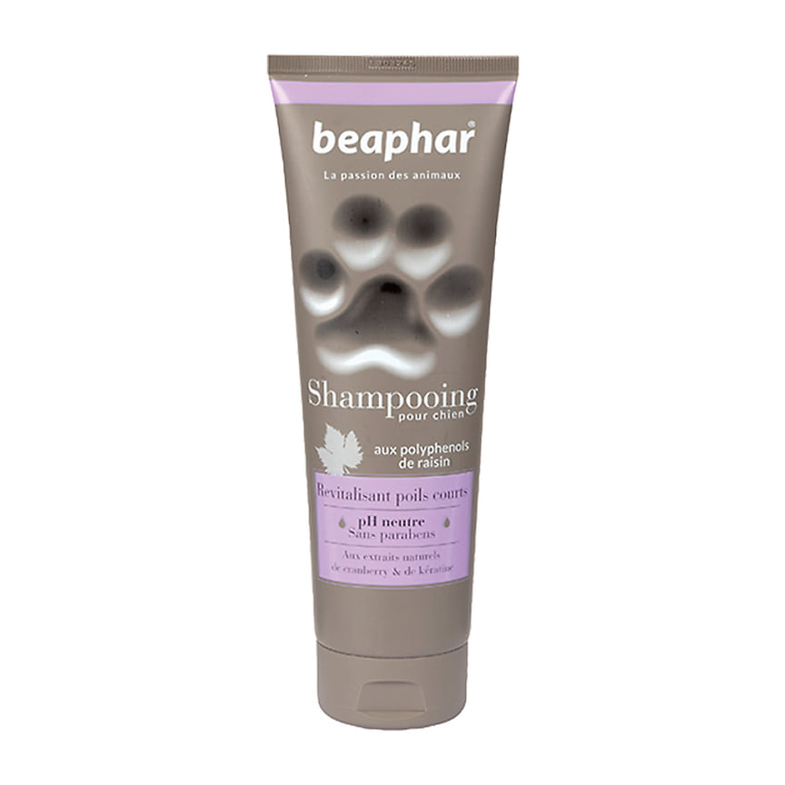 Beaphar, восстанавливающий шампунь для короткошерстных собак Shampooing Revitalisant poils courts с экстрактом клюквы и кератином.
