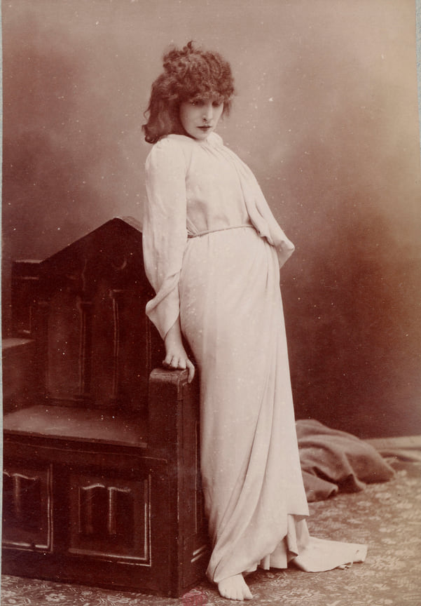 Поль Надар, Сара Бернар (Макбет), 1884 год