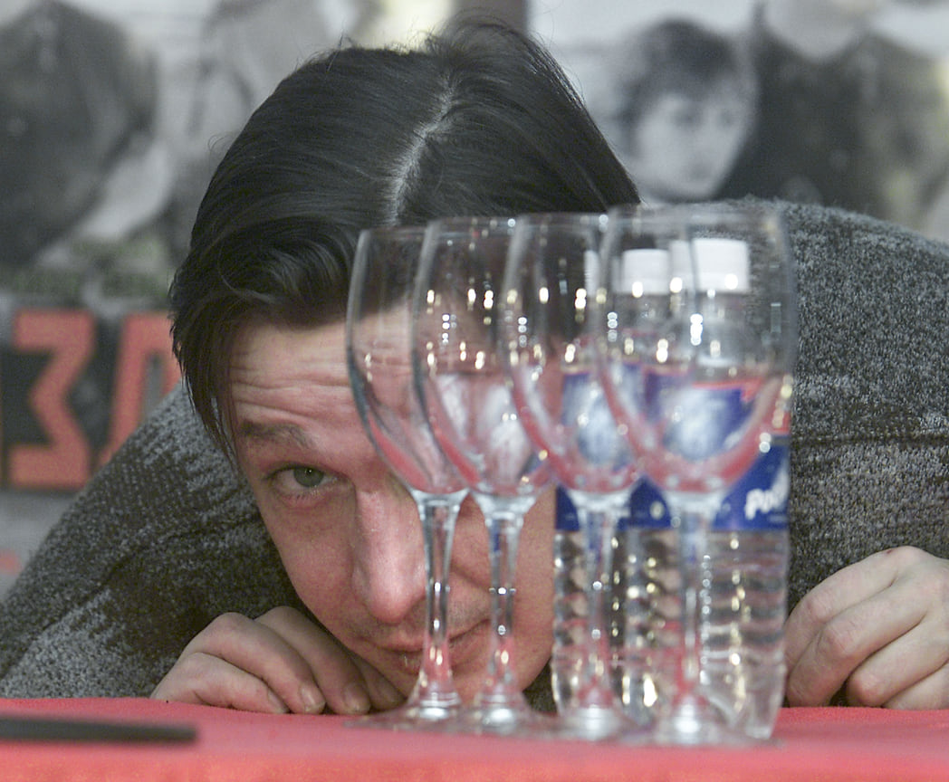 Ефремов известен своим пристрастием к алкоголю. Актер утверждает, что впервые попробовал спиртное на съемочной площадке «Когда я стану великаном», где звуковики в шутку дали ему вместо чая коньяк