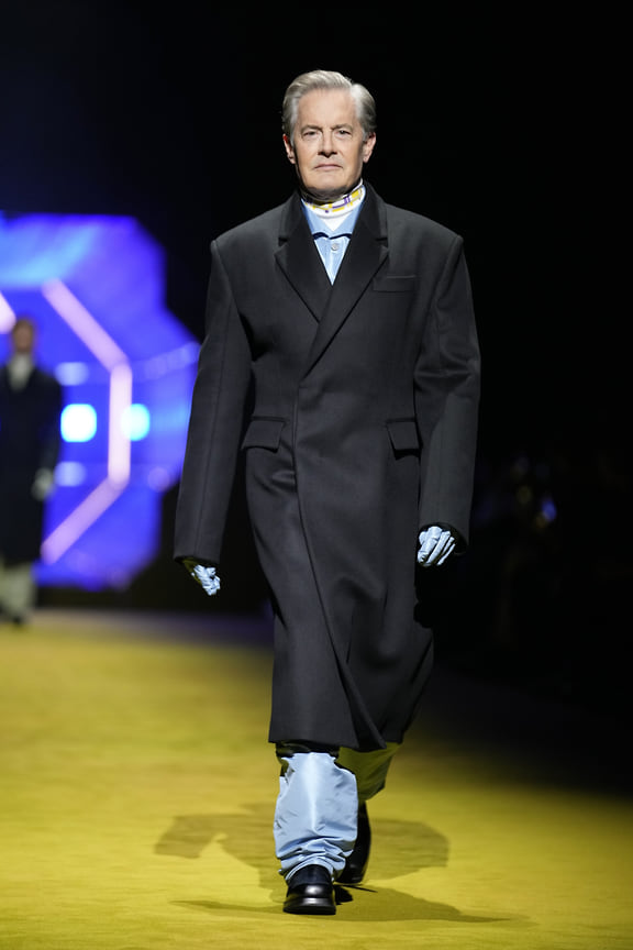 Стиль Кайла Маклахлена не раз отмечался модными изданиями, а в 2022 году актер открыл осенний показ Prada