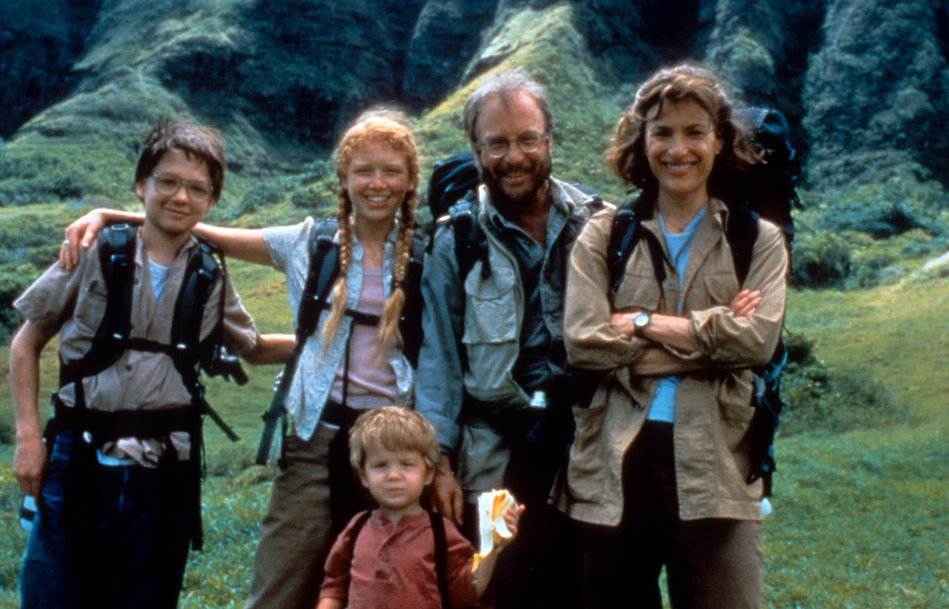 Ричард Дрейфус, Наташа Лионн (вторая справа) и другие на съемочной площадке фильма «Племя Криппендорфа», 1998 год