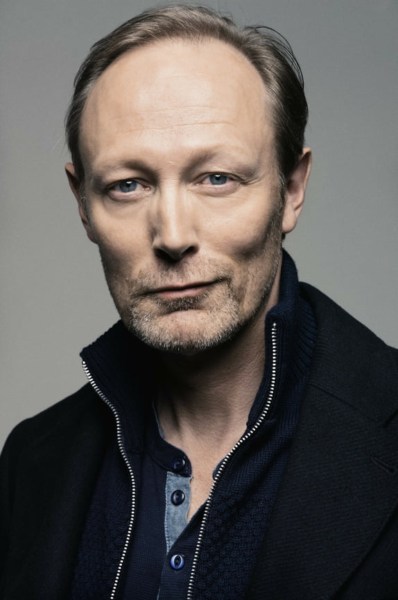 Сниматься Миккельсен начал в 1997 году – в основном это были роли в датских сериалах и телефильмах