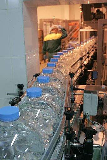 Продажи воды в мелкой таре растут не так быстро, как сбыт воды в больших бутылях