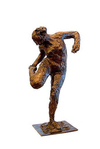 Благодаря программе Acceptance In Lieu бронзовая статуэтка Эдгара Дега «Танцовщица, смотрящая на ступню правой ноги» станет экспонатом одного из британских музеев
