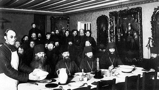 Монастырская братия по праву считалась крупнейшим производителем и потребителем кваса на Руси