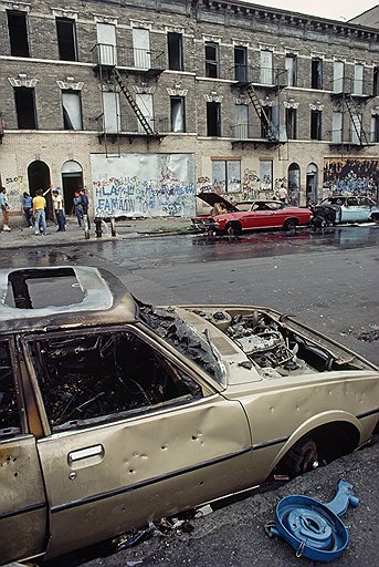 Нью-Йорк сначала избавился от тех, кто зарабатывал на принудительном мытье автомобильных стекол, а потом от тех, кто их разбивал