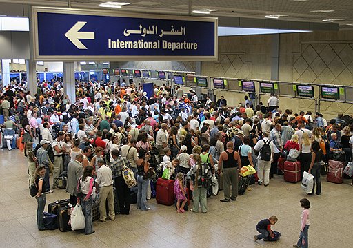 Первыми поспешили покинуть Египет туристы из Европы и инвесторы из России