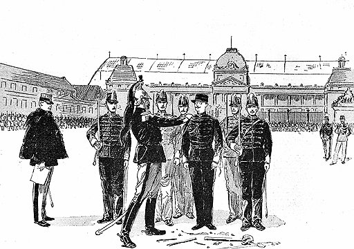 В Российской империи, как и во всем мире, лишенных всех званий и привилегий военных ждала публичная гражданская казнь