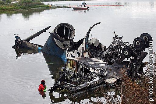 Катастрофа Як-42, унесшая жизни хоккеистов &quot;Локомотива&quot;, активизировала борьбу властей с малыми авиакомпаниями, хотя на самом деле их вытесняют уже десяток лет 