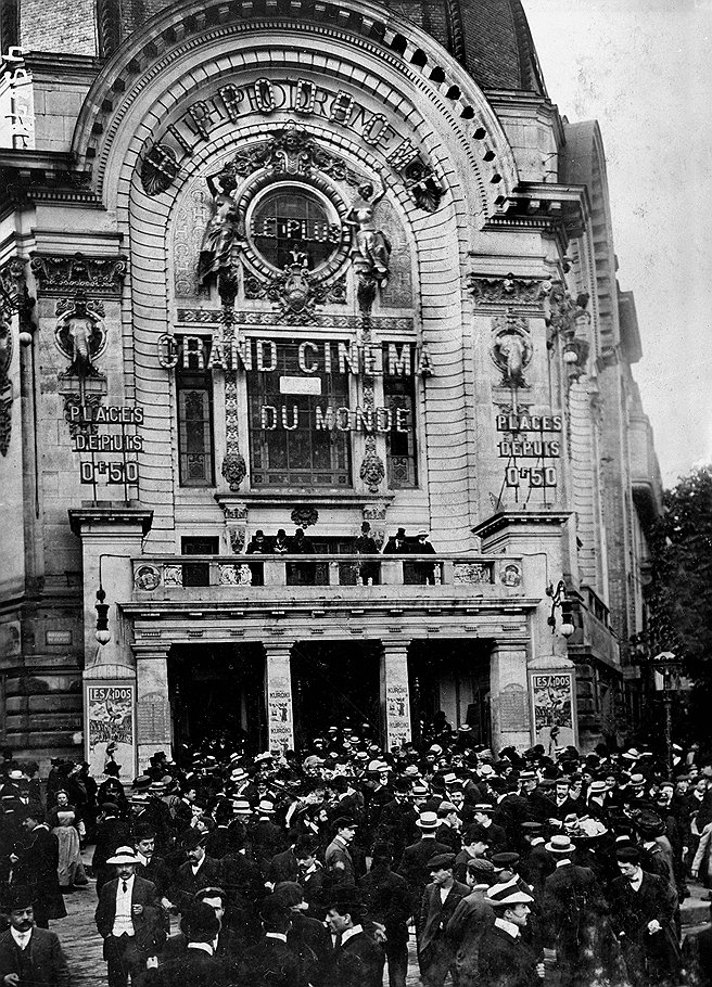 В кинотеатрах Франции в ходе одного сеанса можно было увидеть хронику визита Николая II и фильм &quot;парижского жанра&quot;