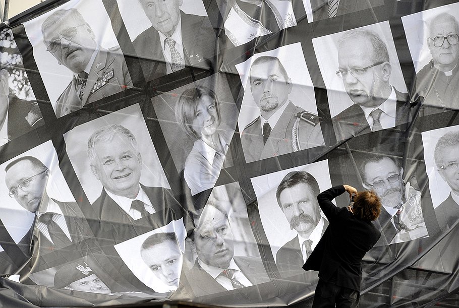 10 апреля под Смоленском при крушении самолета Ту-154 погибли 96 человек, в том числе президент Польши Лех Качиньский, его жена и высшие должностные лица этой страны 