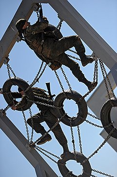 Старые автомобильные шины в России традиционно используют для любых целей, кроме переработки