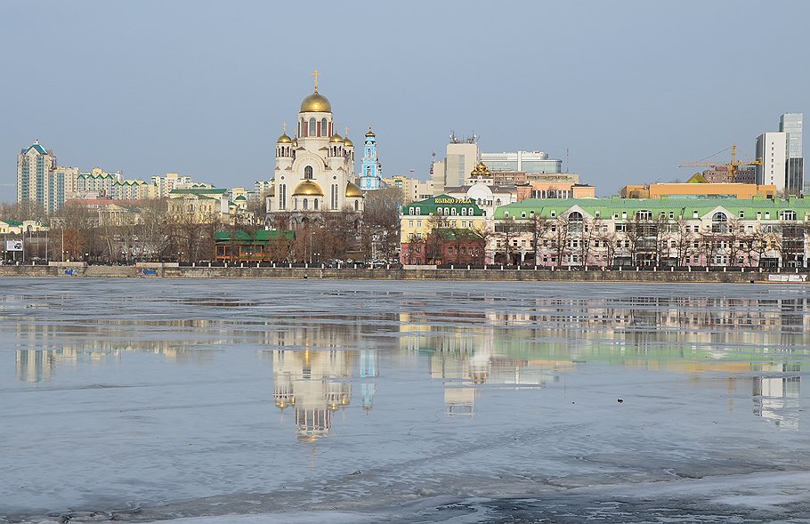 И в Екатеринбурге, и во многих других уральских городах обязательно найдется градообразующий пруд 

