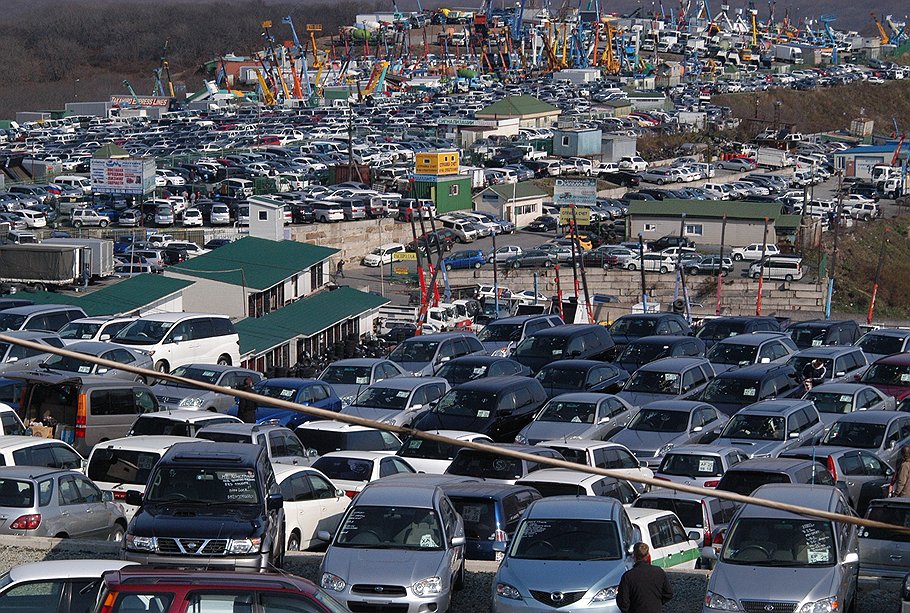 Машины из владивостока б у. Зелёный рынок Владивосток. Владивосток рынок японских авто зеленый угол. Зелёный угол Владивосток. Рынок зеленый угол г Уссурийск.