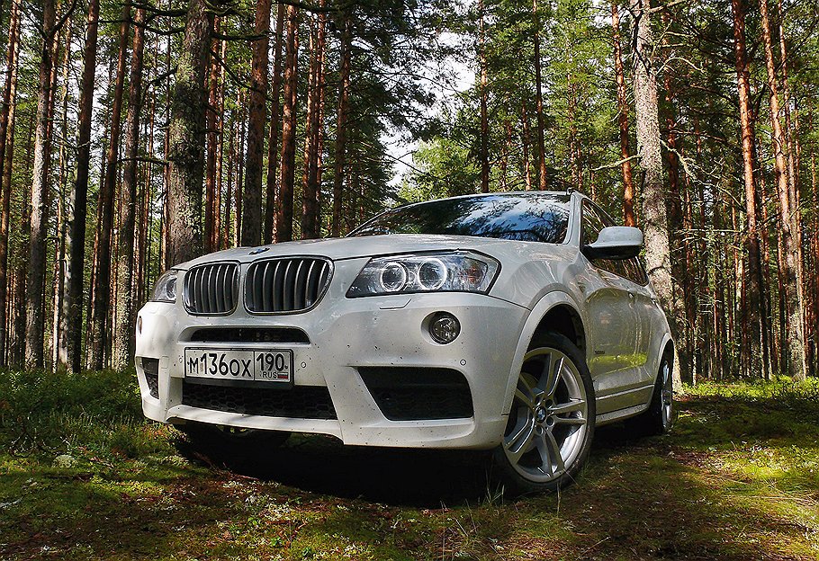 BMW X3 выглядит серьезно и внушительно не только на дороге, но и в лесу
