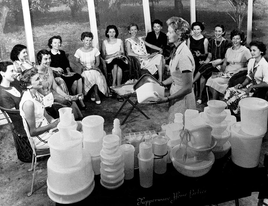 Американские домохозяйки не разлюбили пластиковую посуду даже тогда, когда ее создатель Эрл Таппер стал костариканцем 
