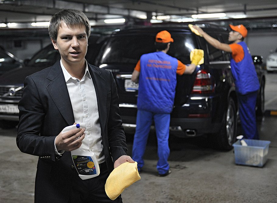 Собственноручно отмыв не один десяток машин, сегодня Олег Герасимов может позволить себе наблюдать за развитием бизнеса со стороны 
