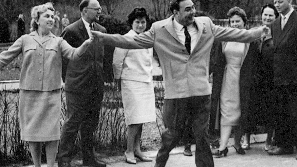 Любивший женщин и танцы Брежнев нашел доводы, которые убедили коллег в высшем законодательном органе страны, что преступившая закон танцовщица заслуживает не только презрения 
