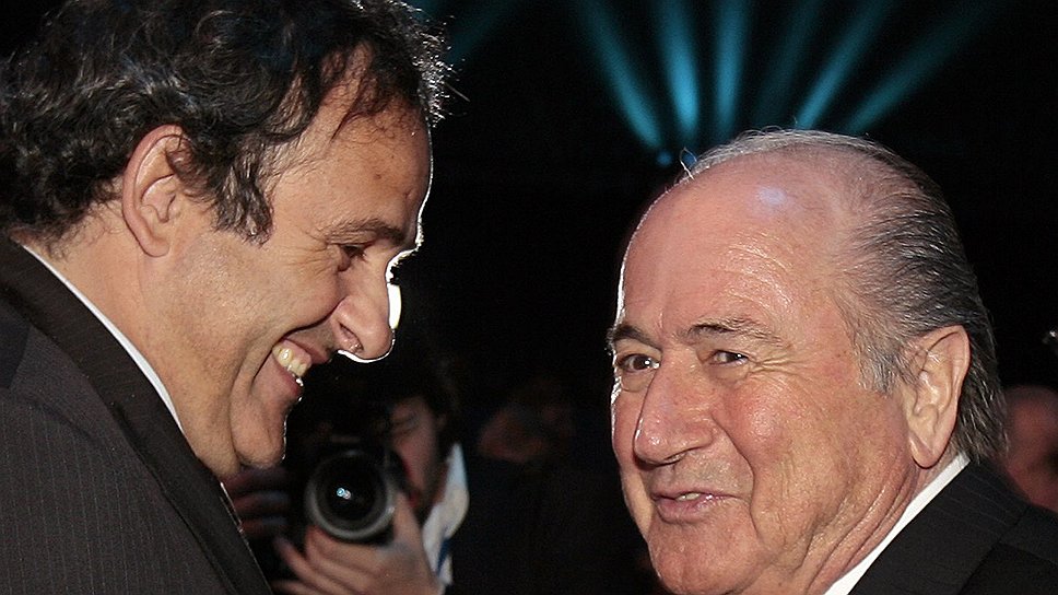 Не исключено, что президент UEFA Мишель Платини (слева) отнесется к идее создания &quot;Объединенного  чемпионата&quot; благосклоннее, чем глава FIFA Зепп Блаттер