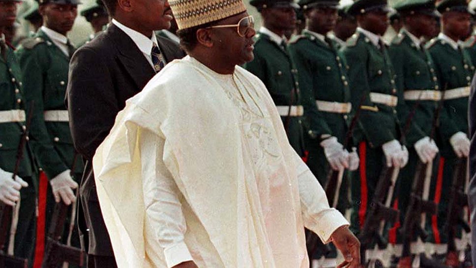 Нигерийский диктатор Сани Абача воровал по-черному, но при этом остался весь в белом 
