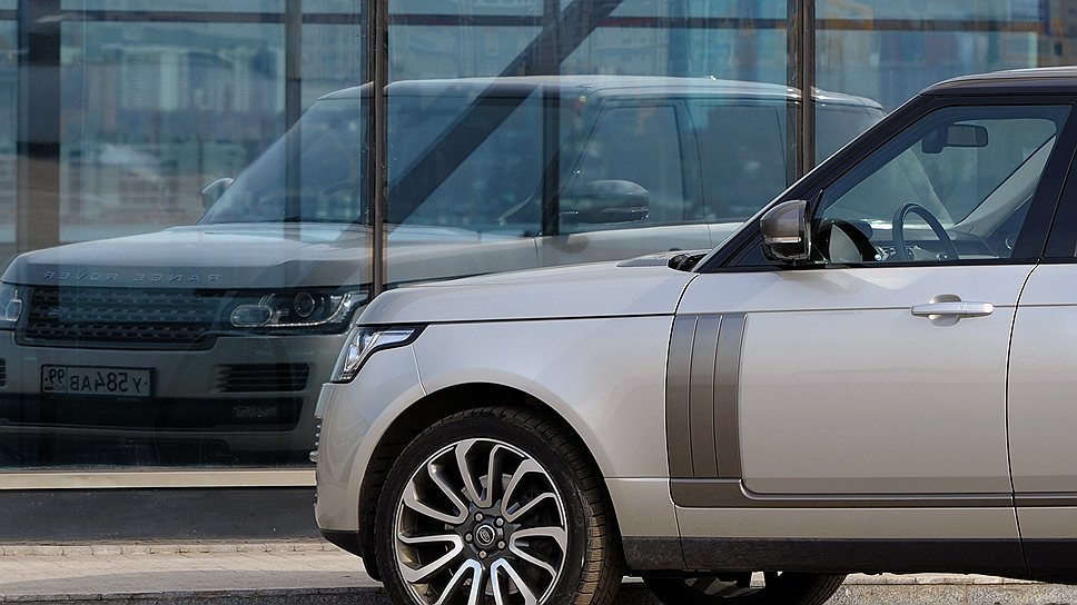 Новый Range Rover из тех брутальных парней, что частенько любуются собой в зеркале 
