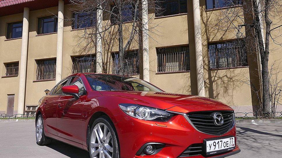 Новую Mazda 6 можно парковать даже у солидного офиса, без боязни, что засмеют 
