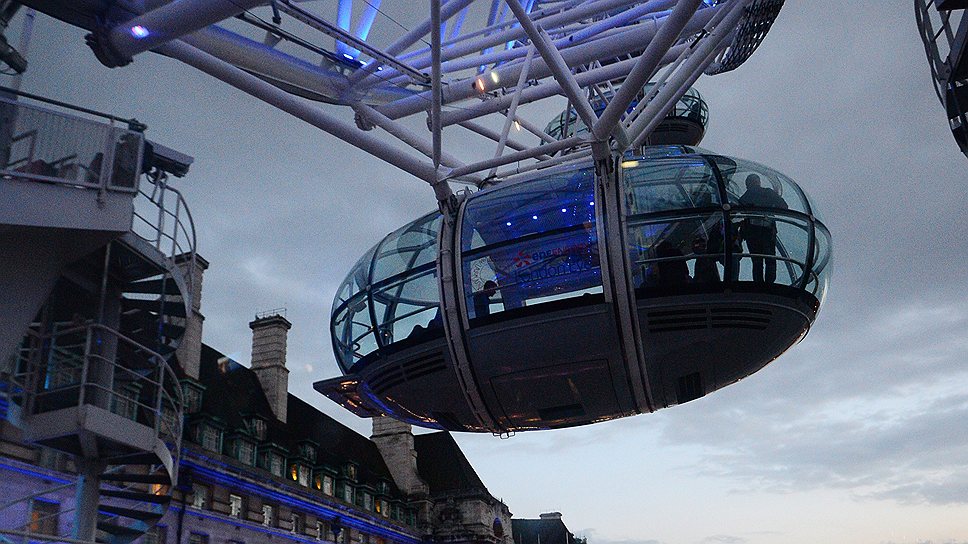 Крупнейшее в Европе колесо обозрения London Eye, построенное к встрече третьего тысячелетия, стало одной из главных достопримечательностей города 
