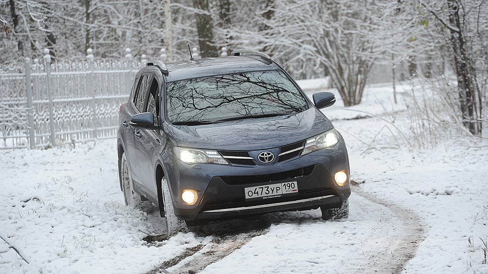 На льду и на снегу Toyota чувствует себя почти так же уверенно, как на асфальте
