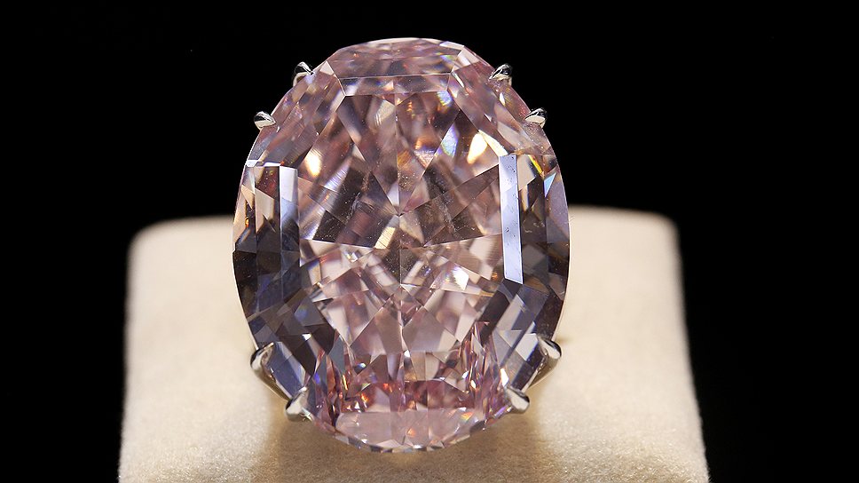 &quot;Розовая звезда&quot; — самый дорогой бриллиант в мире 
