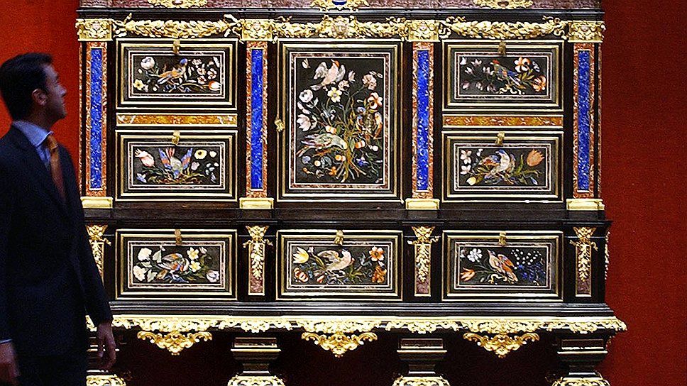 Кабинетное бюро &quot;Бадминтон&quot;, самый дорогой предмет мебели в мире, любой желающий может увидеть во дворце-музее князя Лихтенштейна в Вене 
