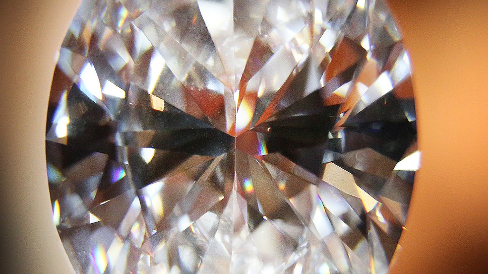 Самый дорогой бесцветный бриллиант в мире был продан анонимным покупателем анонимному продавцу — и сам так и не получил имени 
