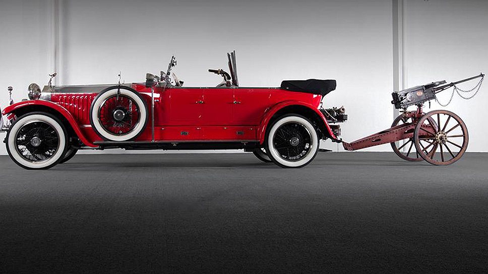 Rolls-Royce-тачанка — автомобиль оборудован крупнокалиберным пулеметом, изготовлен в 1925 году для махараджи города-княжества Кота в Раджастане. Не продано (эстимейт — $0,5-1 млн) 
