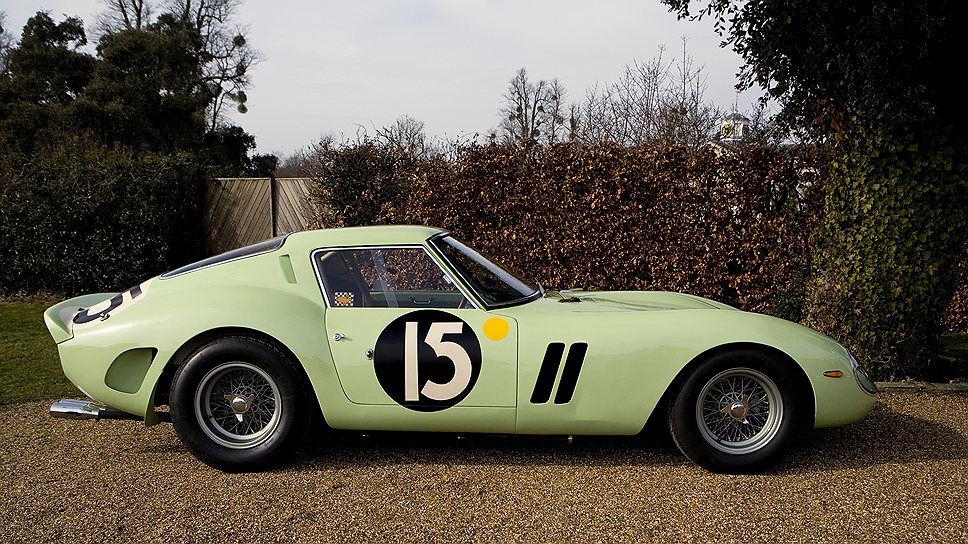 Этот экземпляр GTO был изготовлен для знаменитого британского гонщика сэра Стирлинга Крофорда Мосса