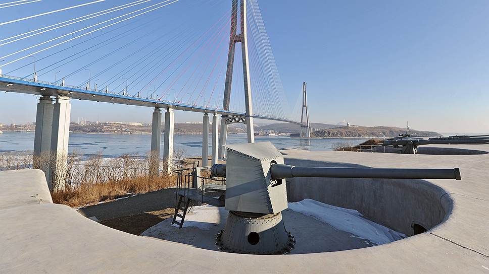 Вантовый мост на остров Русский местные жители воспринимают как символ заботы правительства о регионе
