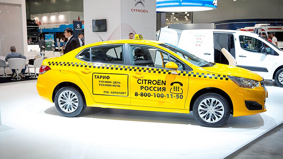 Citroen предлагает таксистам полностью подготовленный седан C4 в спецокраске, со световым коробом и таксометром