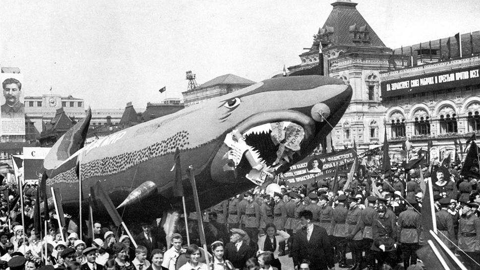 К 1936 году даже дети знали, как следует вести себя на демонстрации и каких акул капитализма нужно разоблачать
