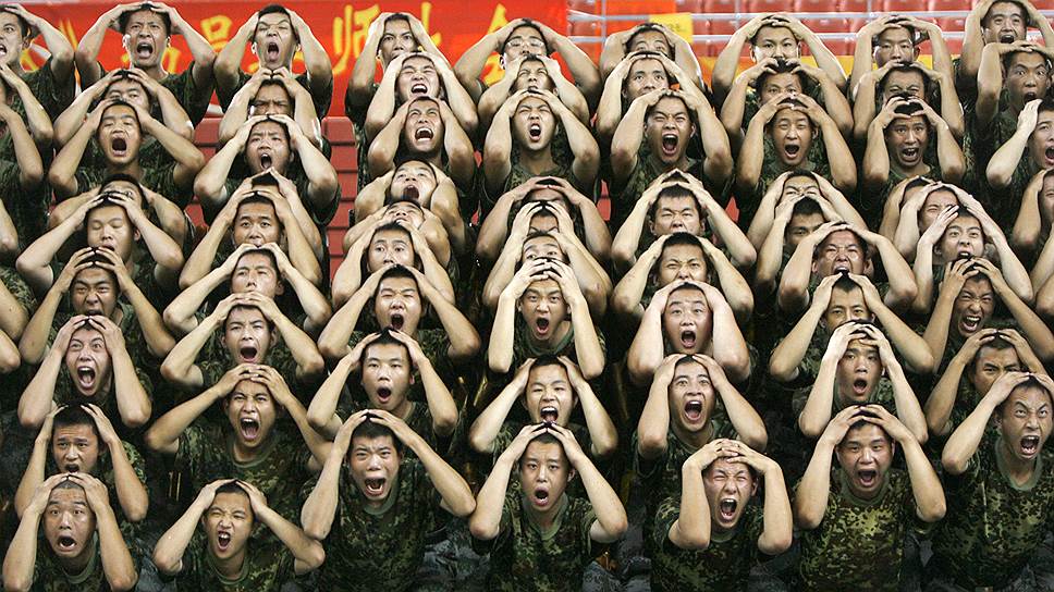 Несмотря на грозный вид, китайские вооруженные силы пугают соседей главным образом неуклонно увеличивающимися военными расходами 
