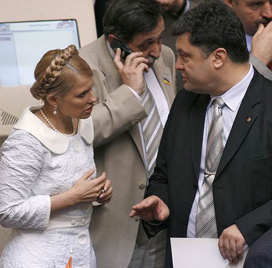 Конфликт между Петром Порошенко и Юлией Тимошенко начался сразу после победы &quot;оранжевой революции&quot; и только спустя десятилетие перешел в открытую форму 
