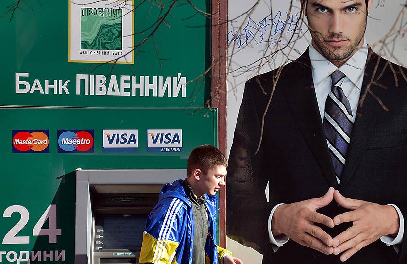 Украинские банки не могут вернуть крымчанам вклады, но требуют возврата кредитов 
