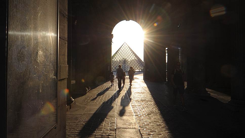 Самый посещаемый музей мира — французский Лувр. По подсчетам The Art Newspaper, в 2013 году В Лувре побывало 9,33 млн человек. Он держит первое место все шесть лет, в течение которых составляется рейтинг издания.