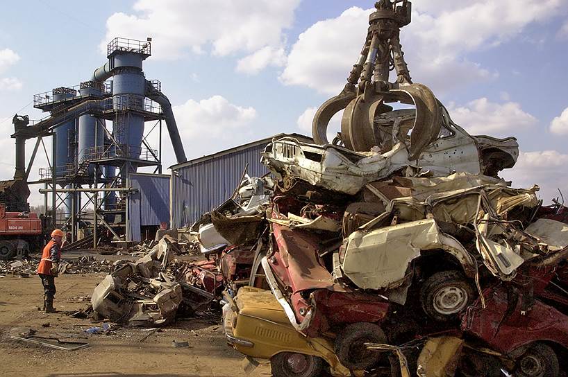 Единственным выгодным для переработки компонентом автохлама в России остается металлолом, за утилизацию всего остального приходится доплачивать