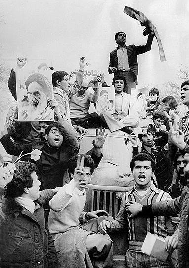 К восторгу исламских фундаменталистов, 16 января 1979 года шах Мохаммед Реза Пехлеви бежал из Ирана 
