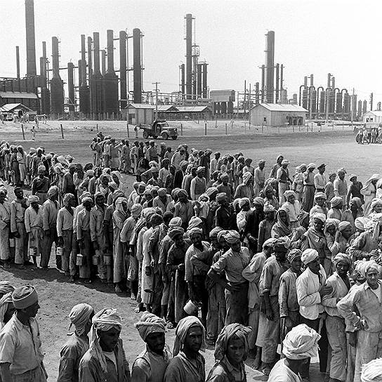 В 1960-1970 годы страна пережила стремительную индустриализацию и урбанизацию. Но вчерашние крестьяне оказались плохой рабочей силой для современной промышленности 
