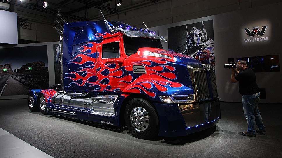 Легендарный грузовик Western Star Optimus Prime приобрел аэродинамический капот, крышу, шасси и кабину обтекаемой формы 
