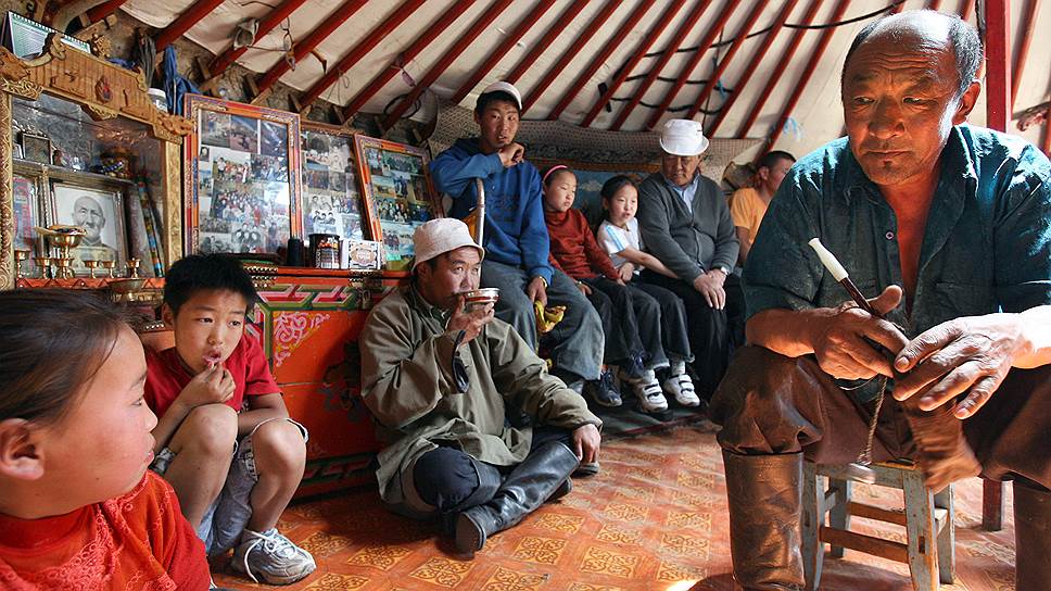 Традиционные юрты (геры) все еще распространены, их можно увидеть даже в Улан-Баторе 
