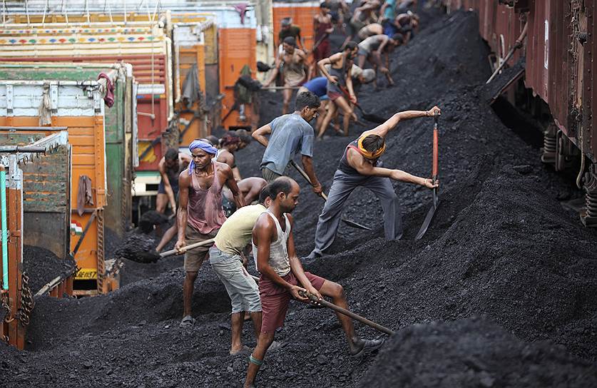 За уголь дают все меньше валюты, но в развивающихся странах, где его добывают, доллар стоит все дороже