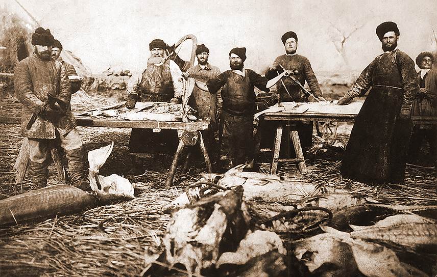 Рыболовецкие и охотничьи кооперативы, подобные артели уральских казаков Сладковых, действовали в России со времен московских князей 
